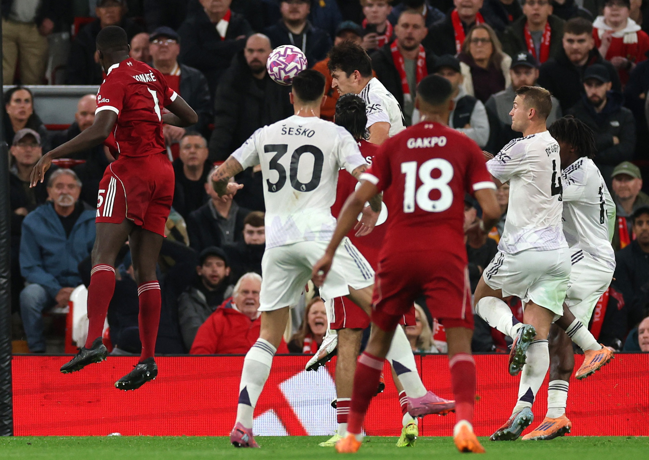 HLV Amorim tung đội hình cực dị, M.U khiến Liverpool thua cay đắng ngay trên sân Anfield- Ảnh 4.