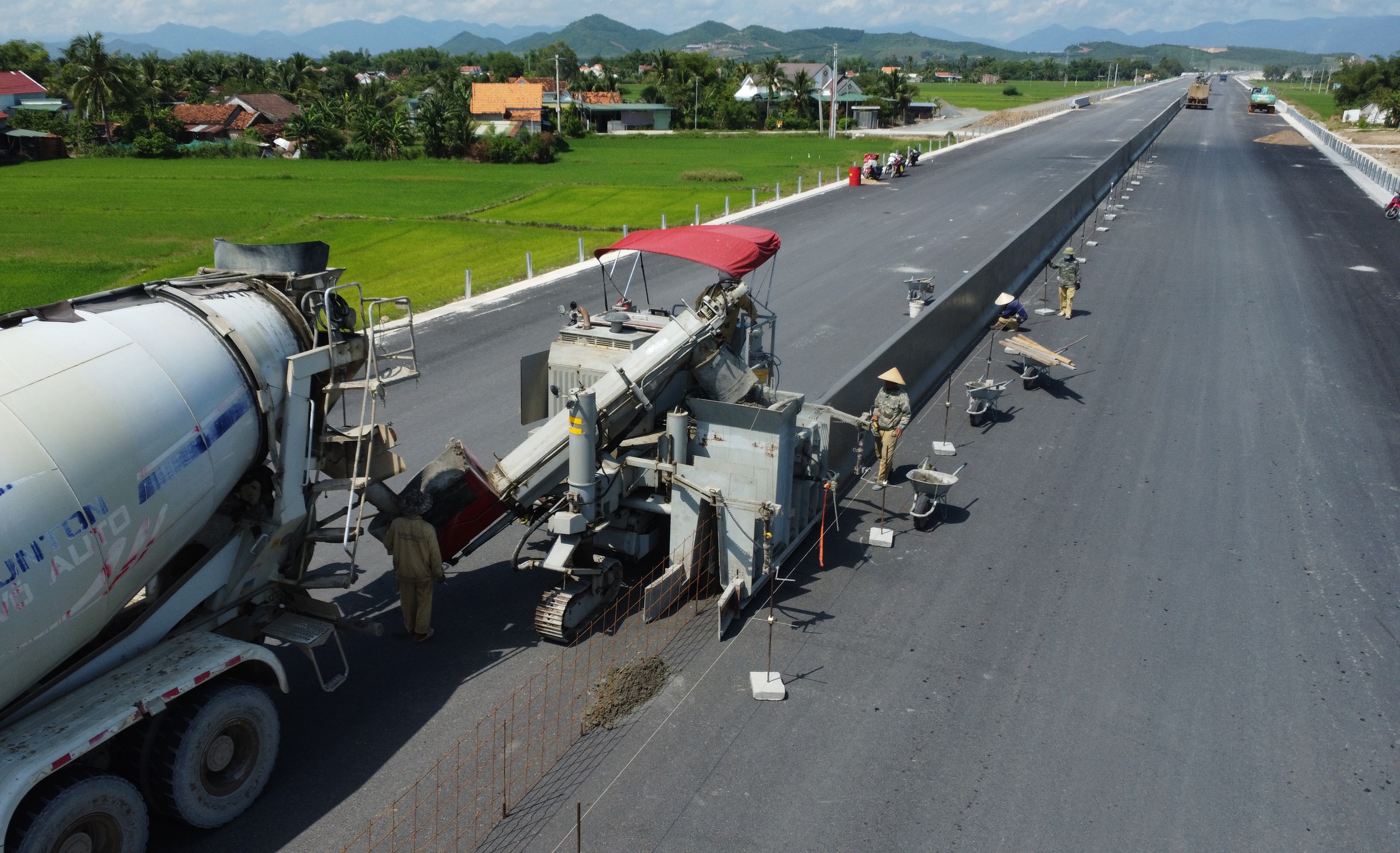 20 km đầu tuyến cao tốc Khánh Hòa - Buôn Ma Thuột dần về đích   - Ảnh 4.