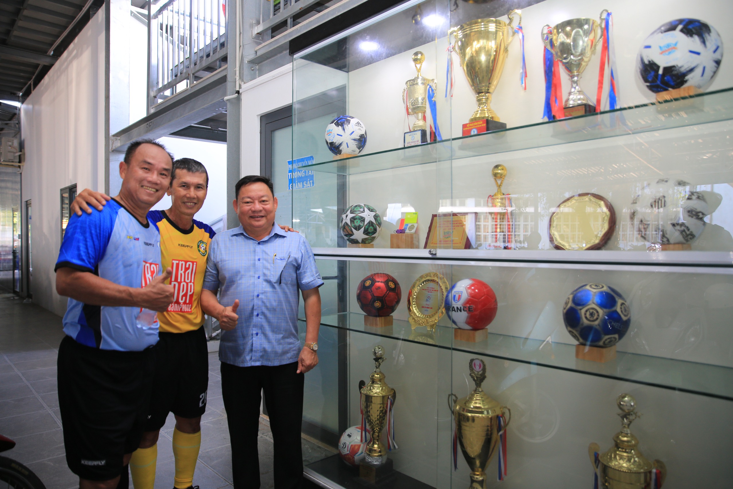 Hai cựu Quả bóng vàng truyền cảm hứng trong ngày Trường ĐH Đồng Tháp sớm vào bán kết- Ảnh 8. Hai cựu Quả bóng vàng truyền cảm hứng trong ngày Trường ĐH Đồng Tháp sớm vào bán kết - Ảnh 8.