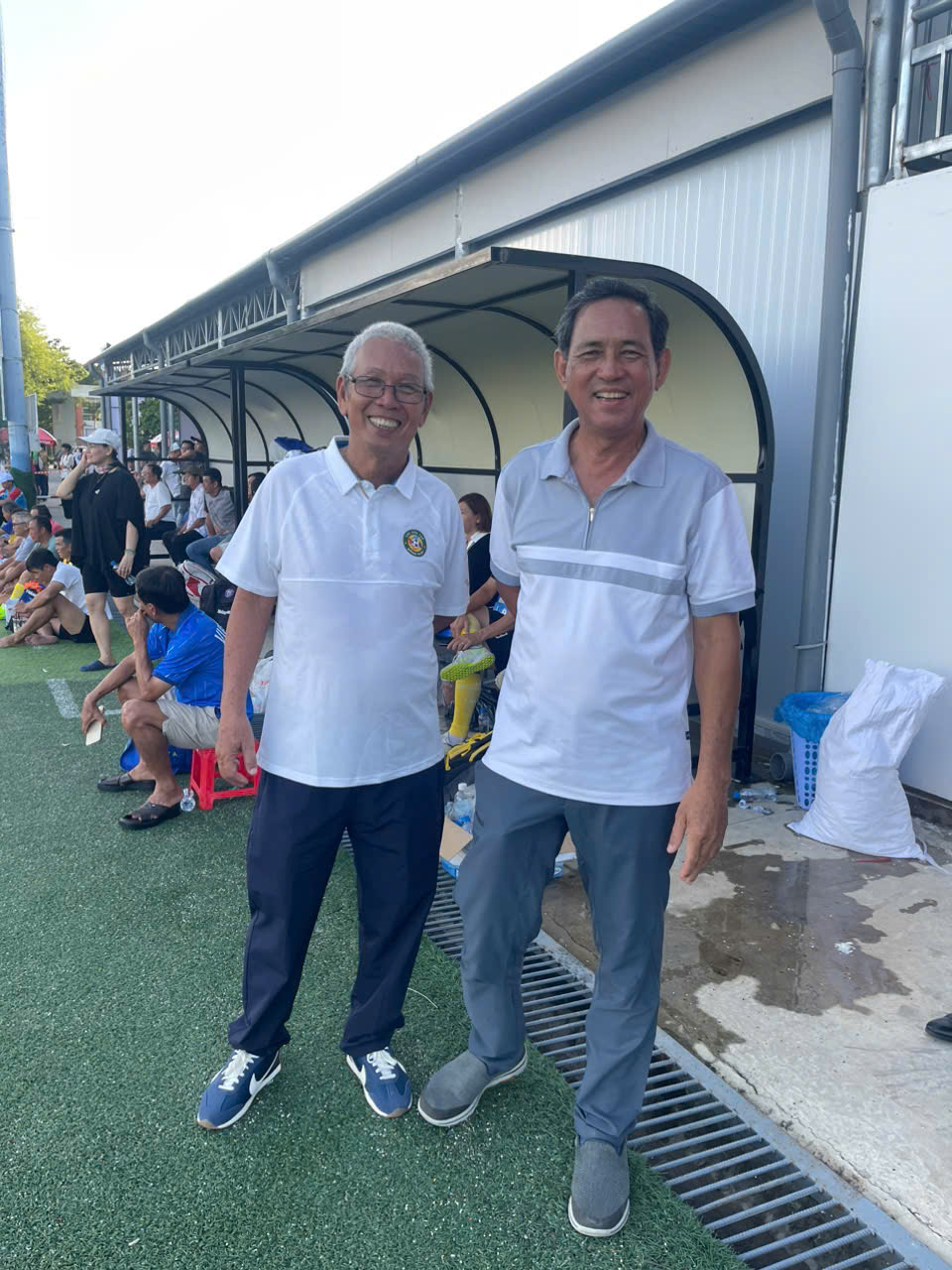 Hai cựu Quả bóng vàng truyền cảm hứng trong ngày Trường ĐH Đồng Tháp sớm vào bán kết- Ảnh 9. Hai cựu Quả bóng vàng truyền cảm hứng trong ngày Trường ĐH Đồng Tháp sớm vào bán kết - Ảnh 9.