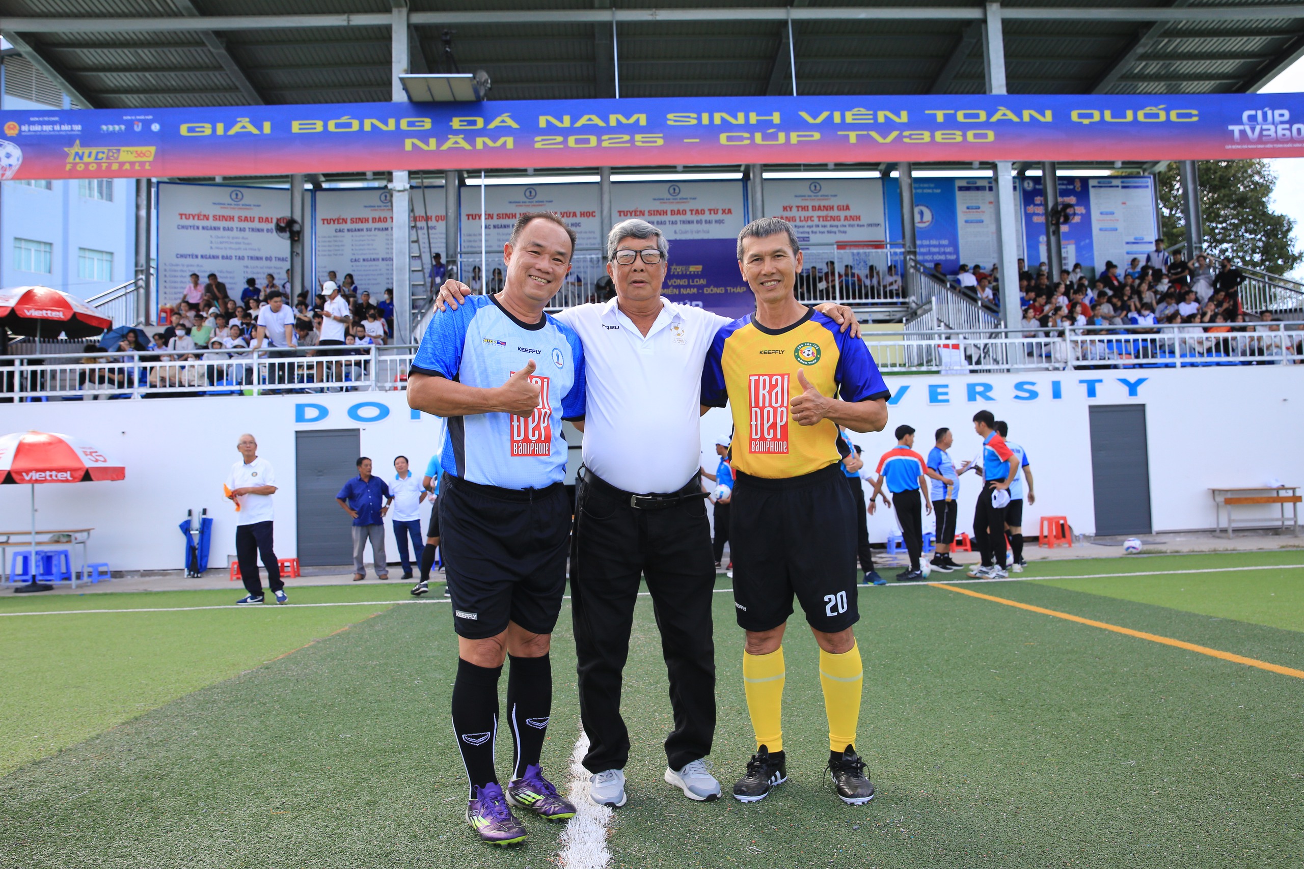 Hai cựu Quả bóng vàng truyền cảm hứng trong ngày Trường ĐH Đồng Tháp sớm vào bán kết- Ảnh 10. Hai cựu Quả bóng vàng truyền cảm hứng trong ngày Trường ĐH Đồng Tháp sớm vào bán kết - Ảnh 10.