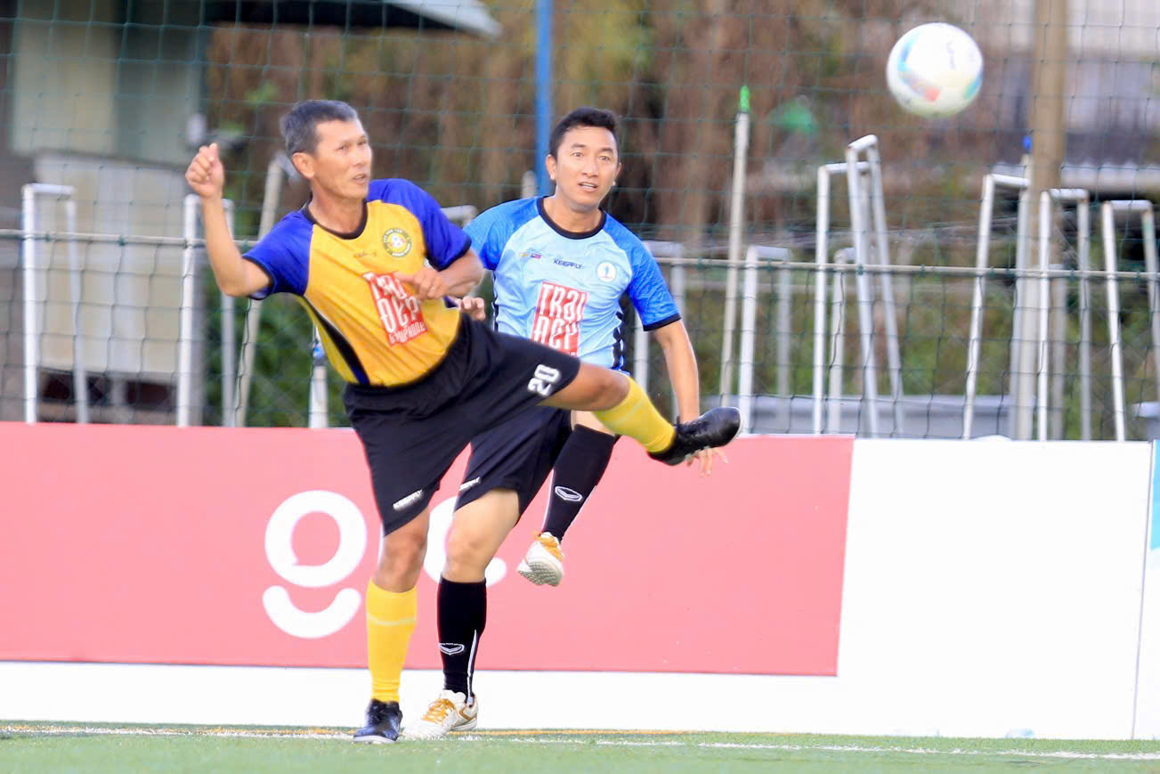 Hai cựu Quả bóng vàng truyền cảm hứng trong ngày Trường ĐH Đồng Tháp sớm vào bán kết 1 Hai cựu Quả bóng vàng truyền cảm hứng trong ngày Trường ĐH Đồng Tháp sớm vào bán kết - Ảnh 12.