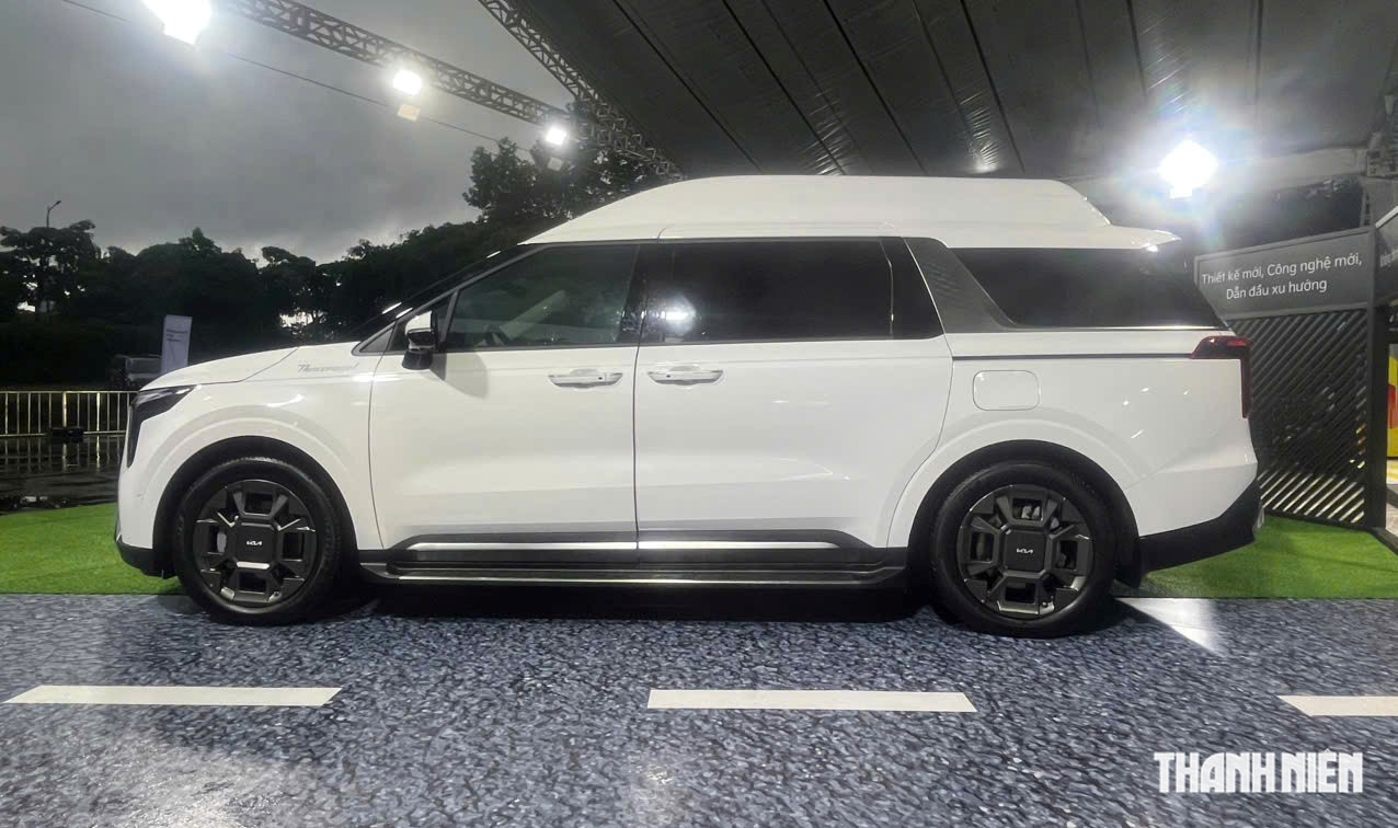 Kia Carnival 2025 thêm bản 'xe chủ tịch' 4 chỗ ngồi, có vách ngăn với khoang lái - Ảnh 4.
