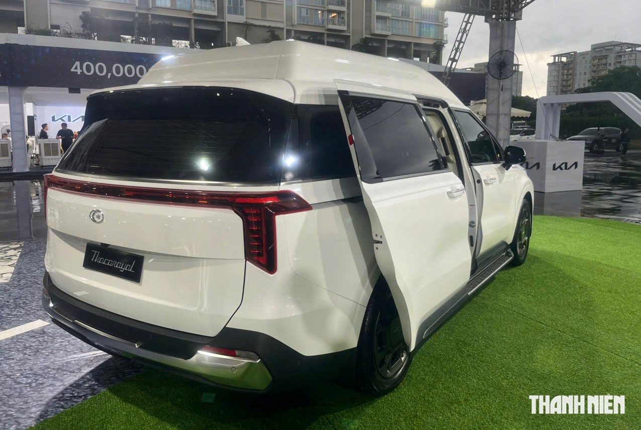 Kia Carnival 2025 thêm bản 'xe chủ tịch' 4 chỗ ngồi, có vách ngăn với khoang lái - Ảnh 5.