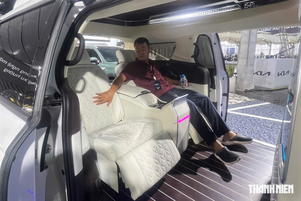 Kia Carnival 2025 thêm bản 'xe chủ tịch' 4 chỗ ngồi, có vách ngăn với khoang lái - Ảnh 7.