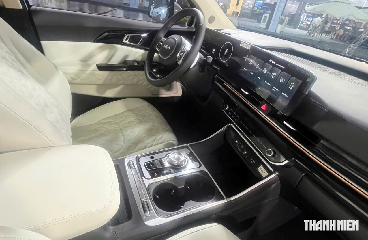 Kia Carnival 2025 thêm bản 'xe chủ tịch' 4 chỗ ngồi, có vách ngăn với khoang lái - Ảnh 6.