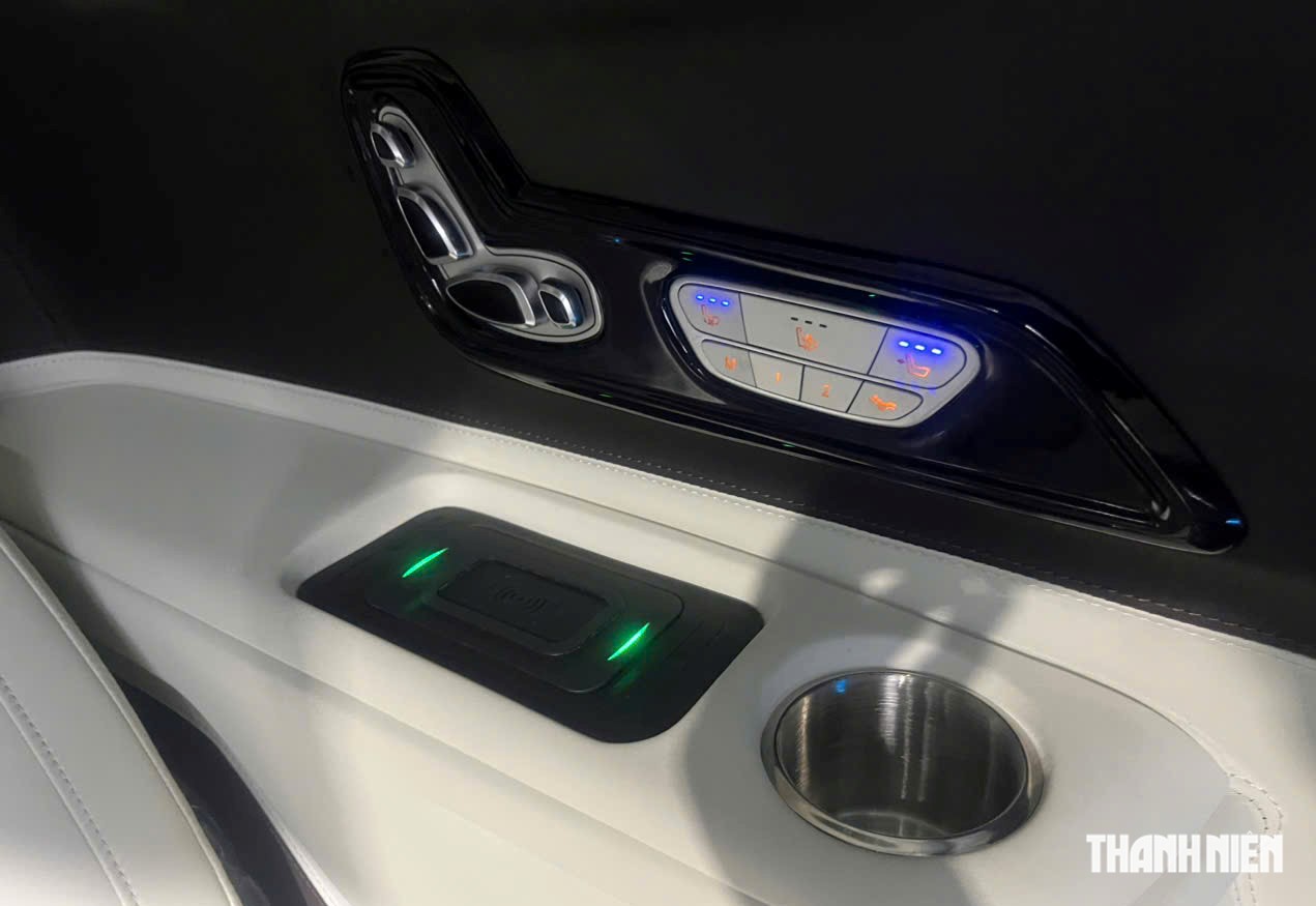 Kia Carnival 2025 thêm bản 'xe chủ tịch' 4 chỗ ngồi, có vách ngăn với khoang lái - Ảnh 9.