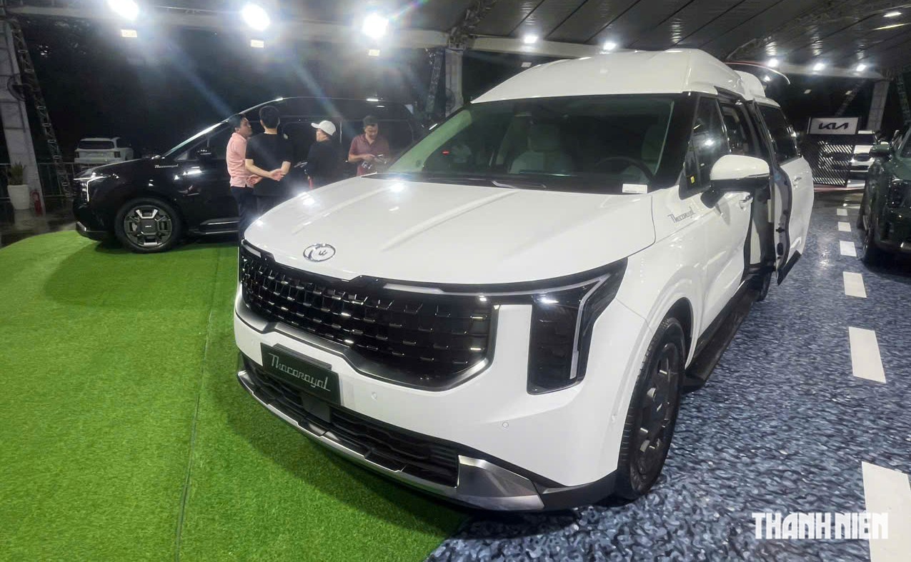 Kia Carnival 2025 thêm bản 'xe chủ tịch' 4 chỗ ngồi, có vách ngăn với khoang lái - Ảnh 15.