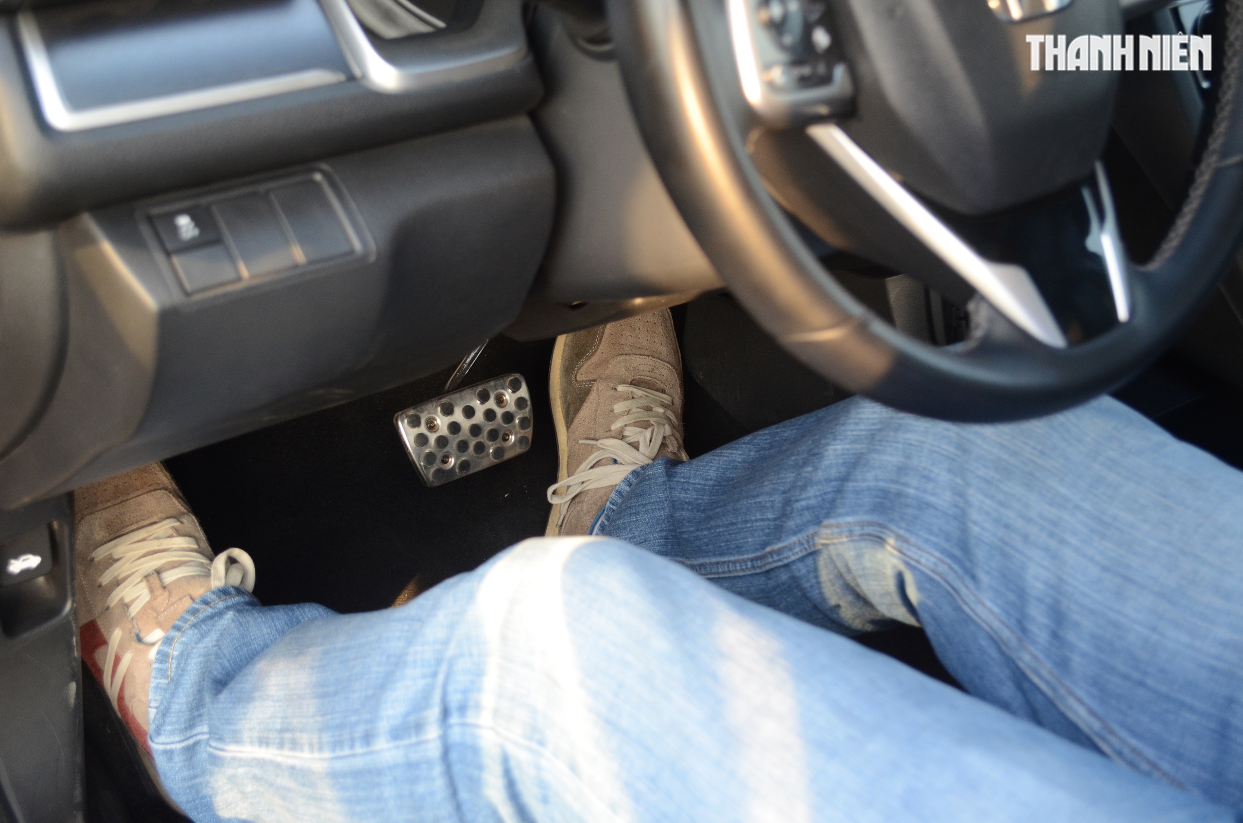 Sai lầm cần tránh khi lái ô tô số tự động dừng, khởi hành ngang dốc - Ảnh 2.