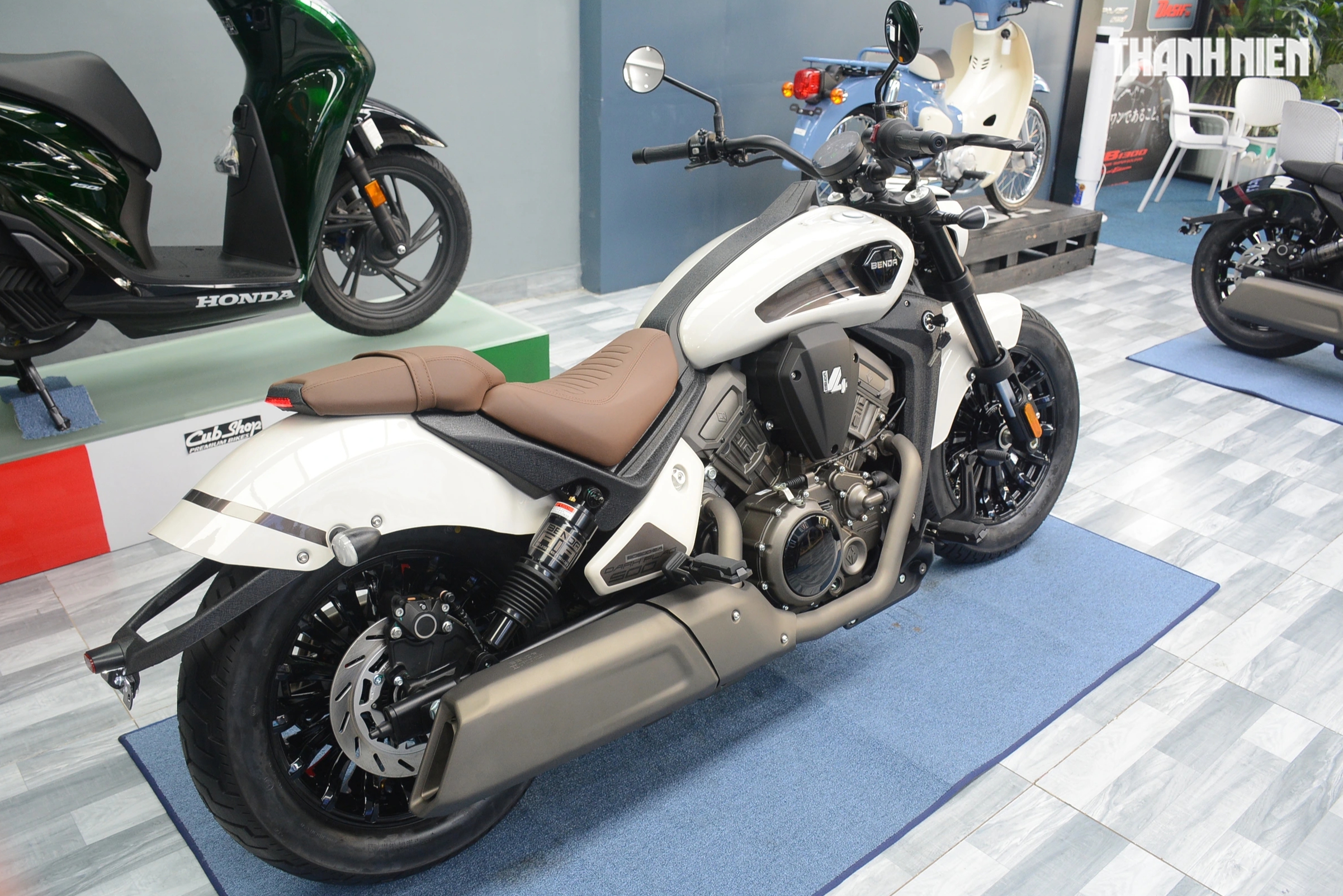 Mô tô đậm chất chơi Benda Dark Flag 500 Commander về Việt Nam, trang bị phuộc hơi - Ảnh 10.