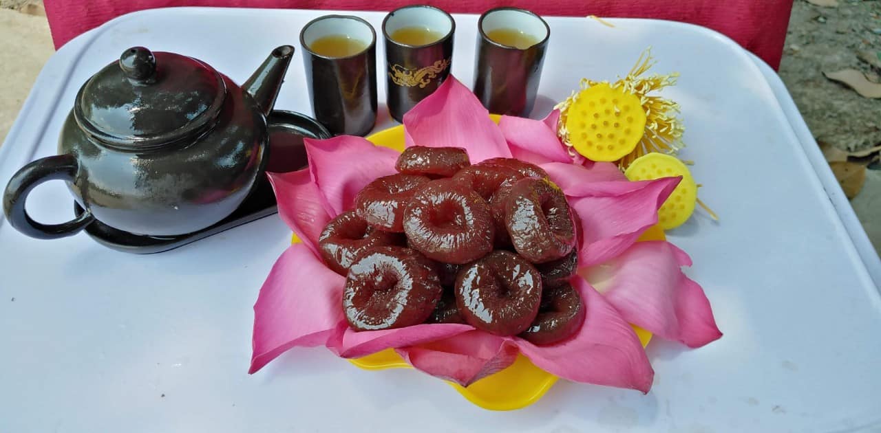 Người phụ nữ đưa mận trắng thành món mứt ‘trứ danh’  miền Tây - Ảnh 3.