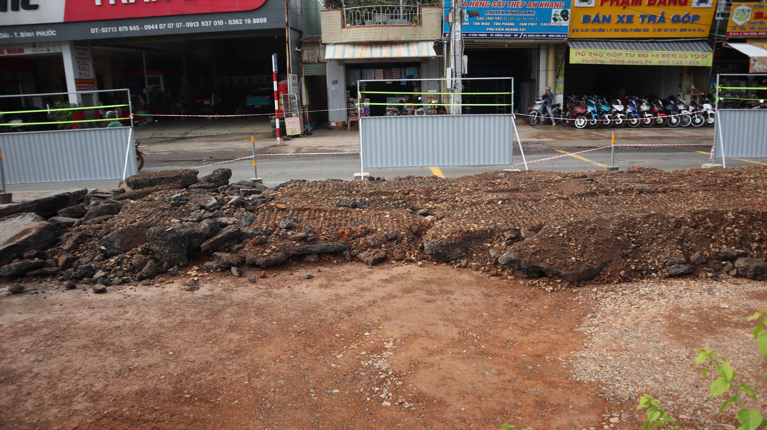 Người dân lo lắng việc sử dụng vật liệu tái chế tại chỗ, sửa quốc lộ 14
- Ảnh 3.