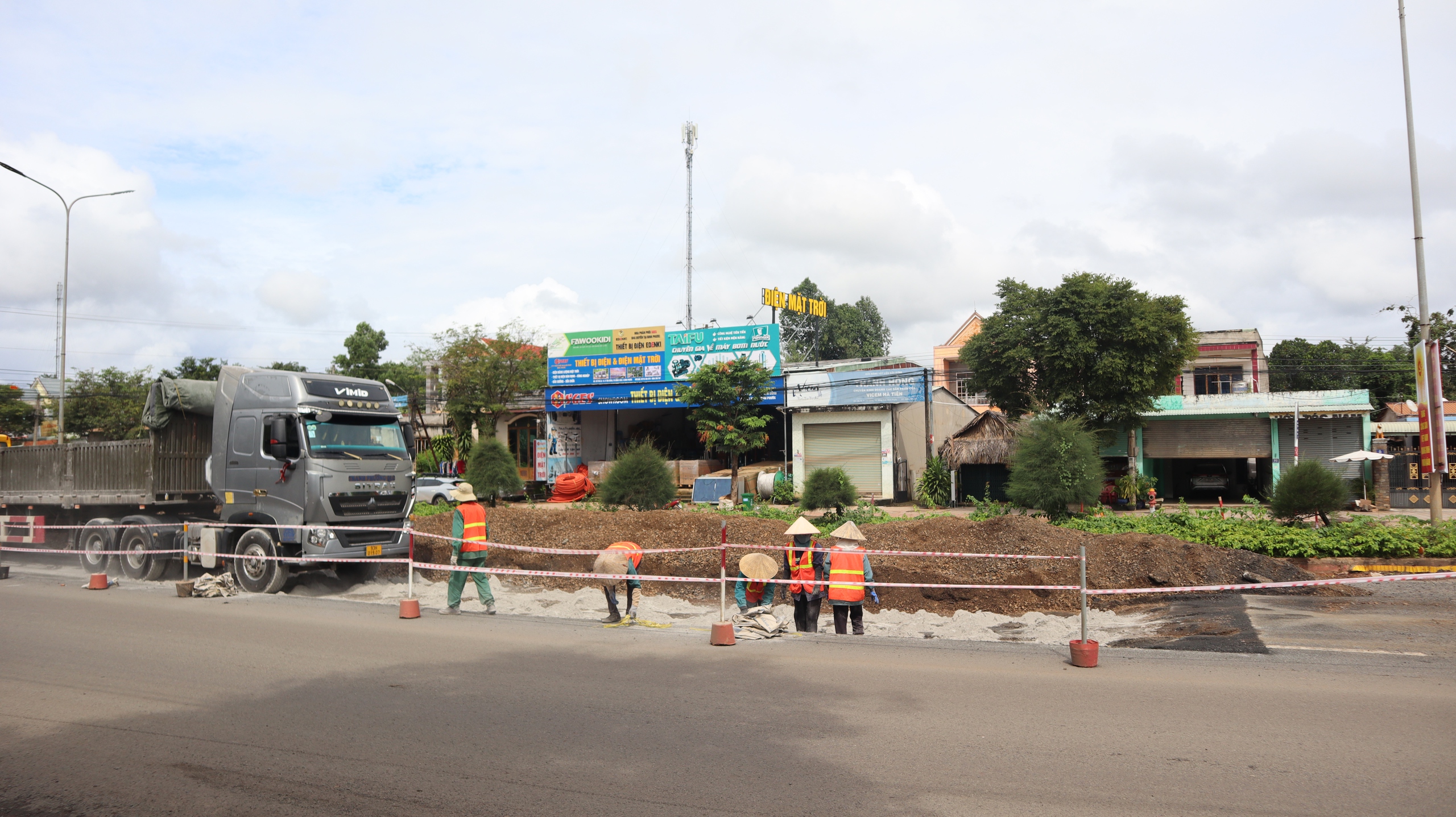 Người dân lo lắng việc sử dụng vật liệu tái chế tại chỗ, sửa quốc lộ 14
- Ảnh 8.