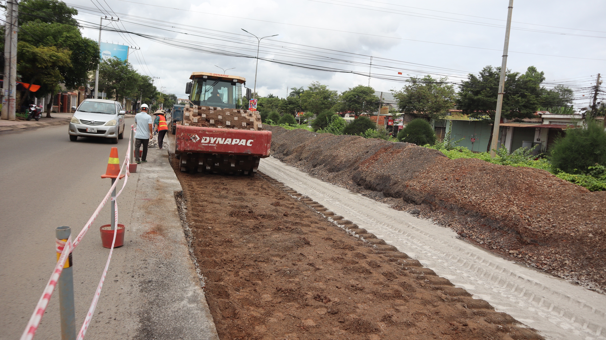 Người dân lo lắng việc sử dụng vật liệu tái chế tại chỗ, sửa quốc lộ 14
- Ảnh 11.