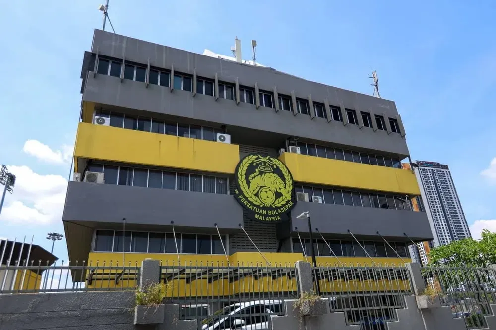 bong-da-malaysia-hoi-hop-va-hy-vong-ve-su-cham-tre-cua-fifa (3).jpg