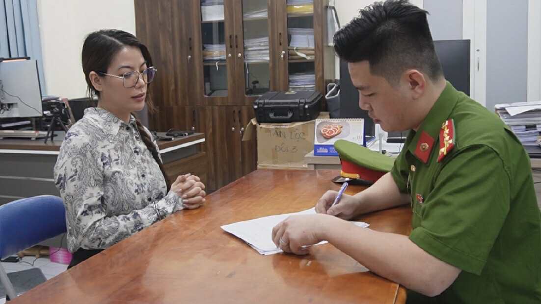 Công an khám xét villa, mở khoá két sắt của Trương Ngọc Ánh- Ảnh 6.