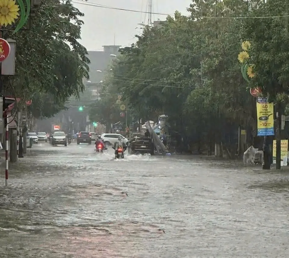 quang-ngai-mua-lon-tro-lai-nguy-co-tiep-tuc-sat-lo-lu-chong-lu- (5).jpg