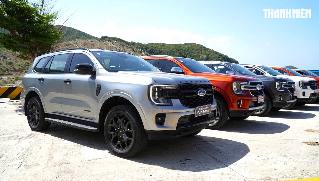 SUV 7 chỗ: Ford Everest lại áp đảo, Isuzu mu-X nâng cấp vẫn không thoát 'ế' - Ảnh 2.
