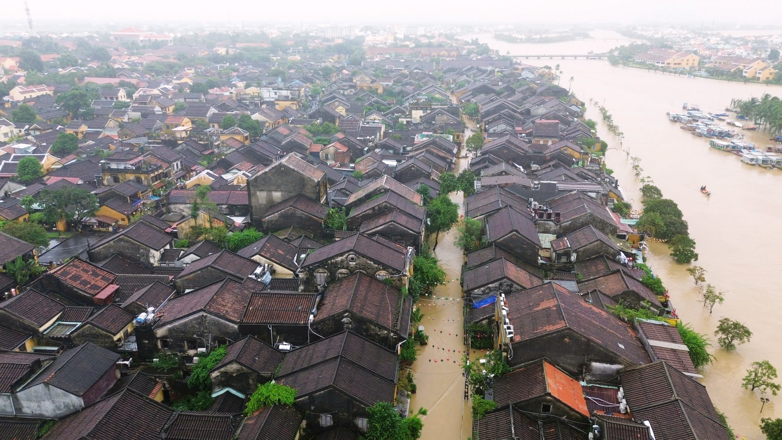 Hơn 66 . 800 Ngôi nhà ở Đà Nẵng chìm trong nước lũ do xả lũ từ thủy điện - Ảnh 3.