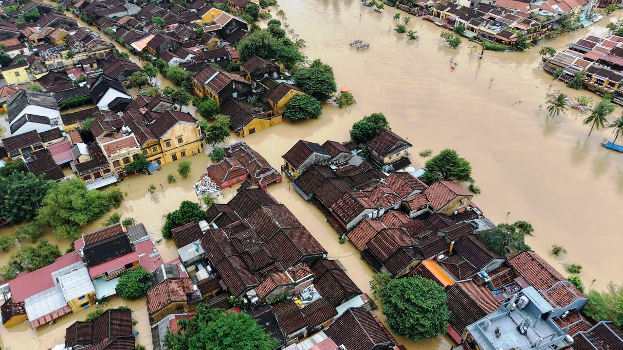 Hơn 66 . 800 Ngôi nhà ở Đà Nẵng chìm trong nước lũ do xả lũ từ thủy điện - Ảnh 5.