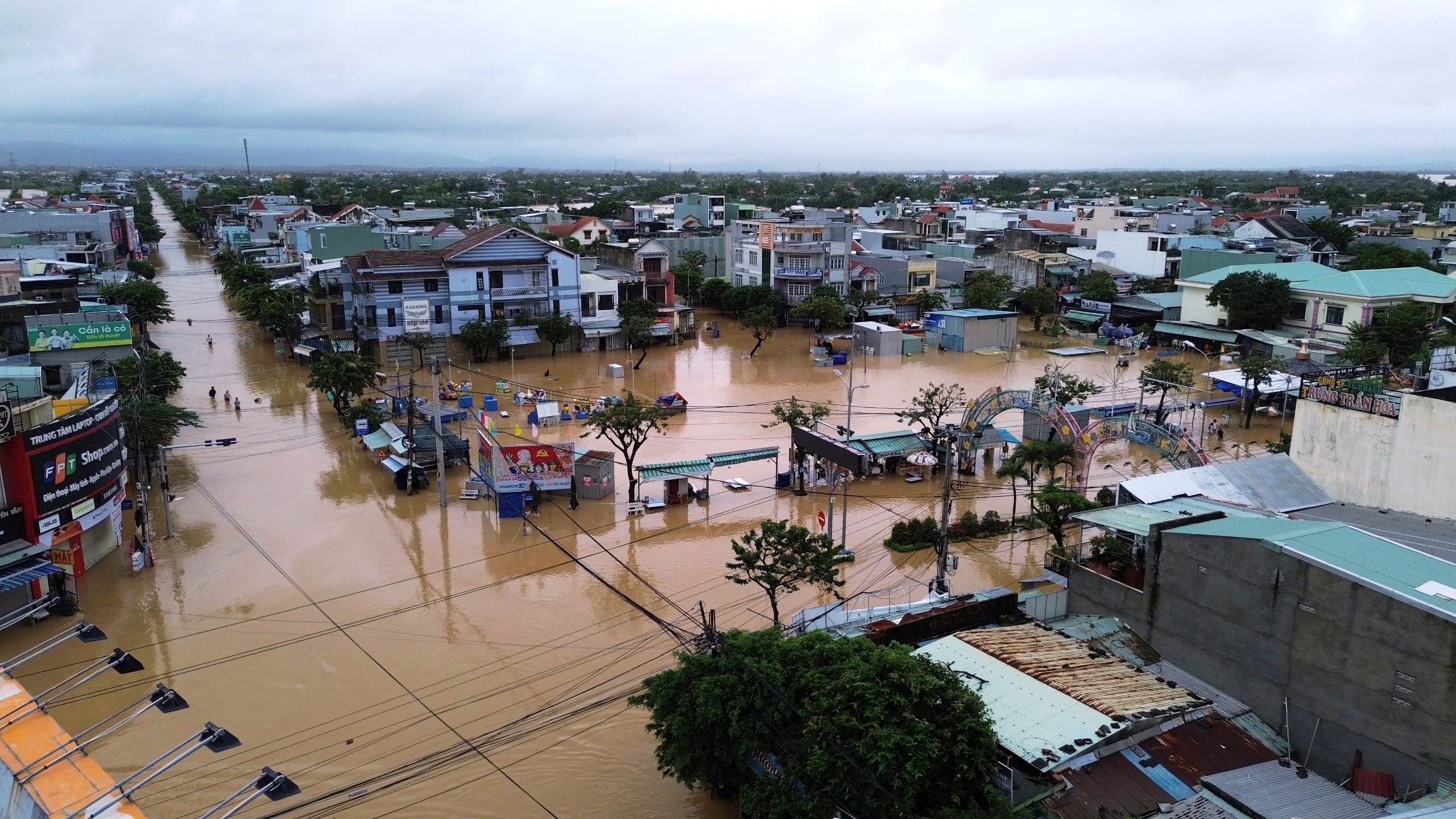 Hơn 66 . 800 Ngôi nhà ở Đà Nẵng chìm trong nước lũ do xả lũ từ thủy điện - Ảnh 7.