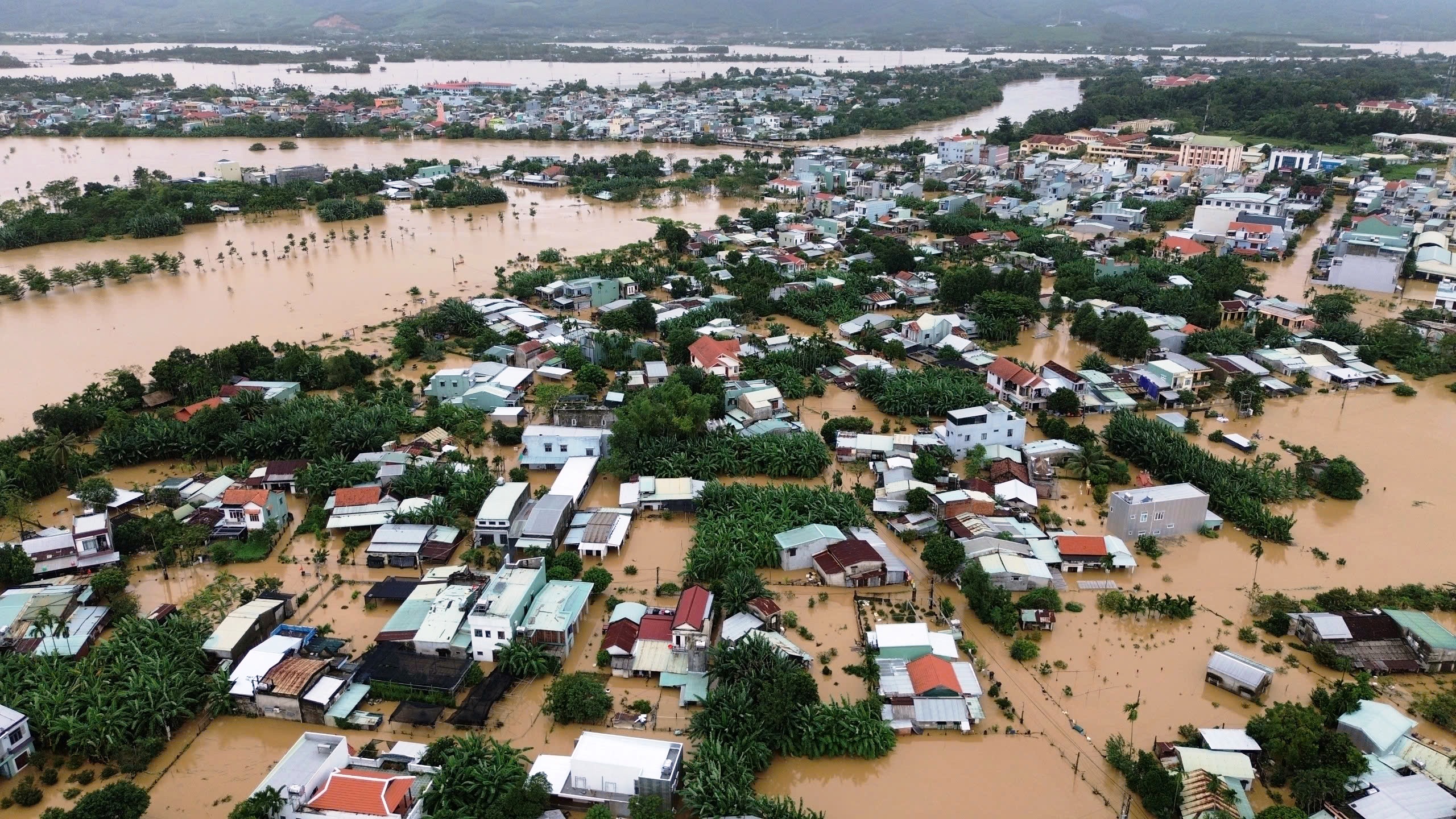 Hơn 66 . 800 Ngôi nhà ở Đà Nẵng chìm trong nước lũ do xả lũ từ thủy điện - Ảnh 8.