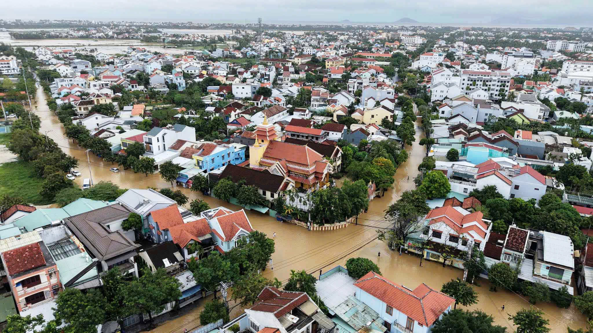 Hơn 66 . 800 Ngôi nhà ở Đà Nẵng chìm trong nước lũ do xả lũ từ thủy điện - Ảnh 11.