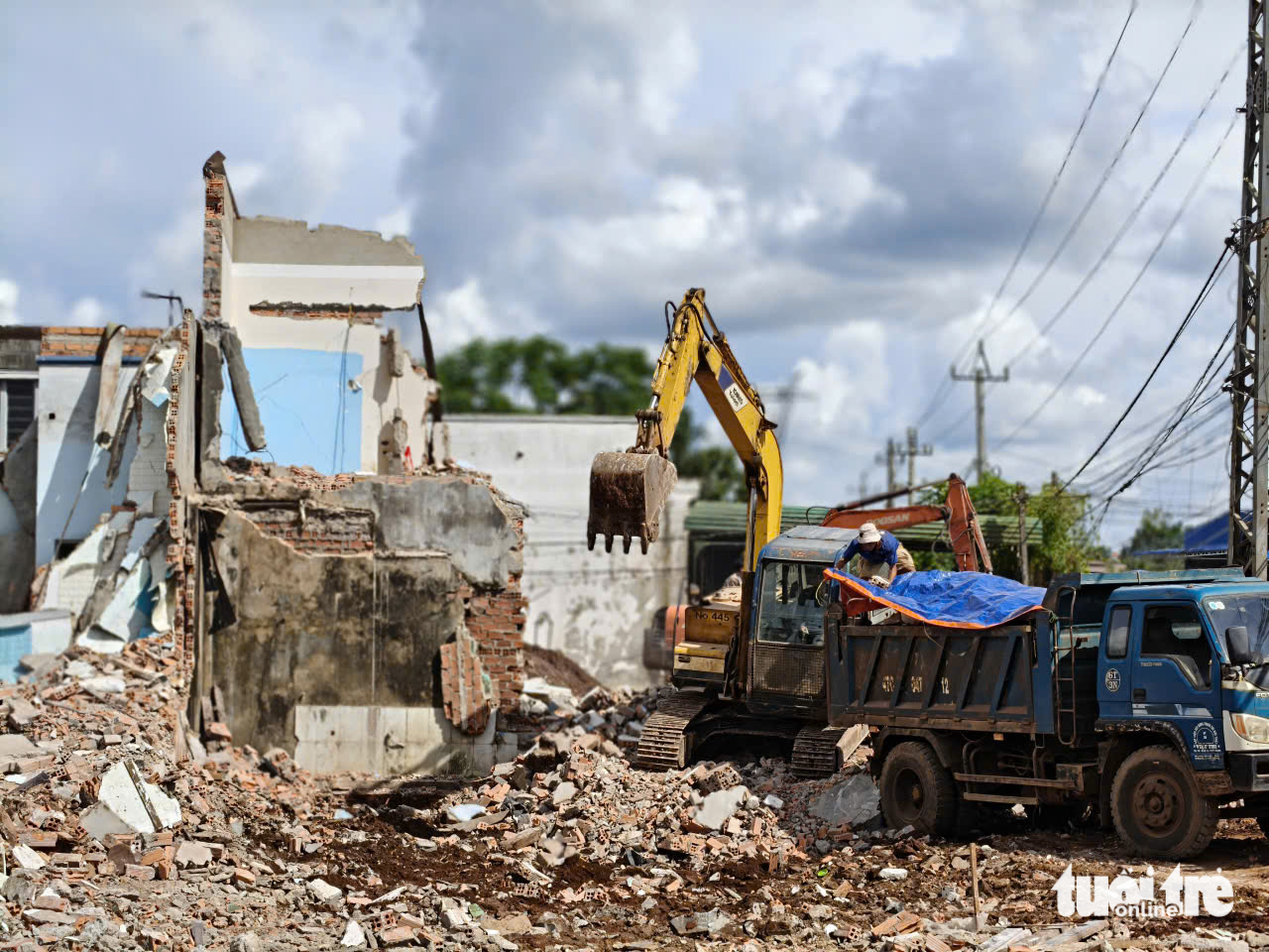 Lãnh đạo 'siêu ban' ở Đắk Lắk phải rời ghế do bị kỷ luật cảnh cáo - Ảnh 3.