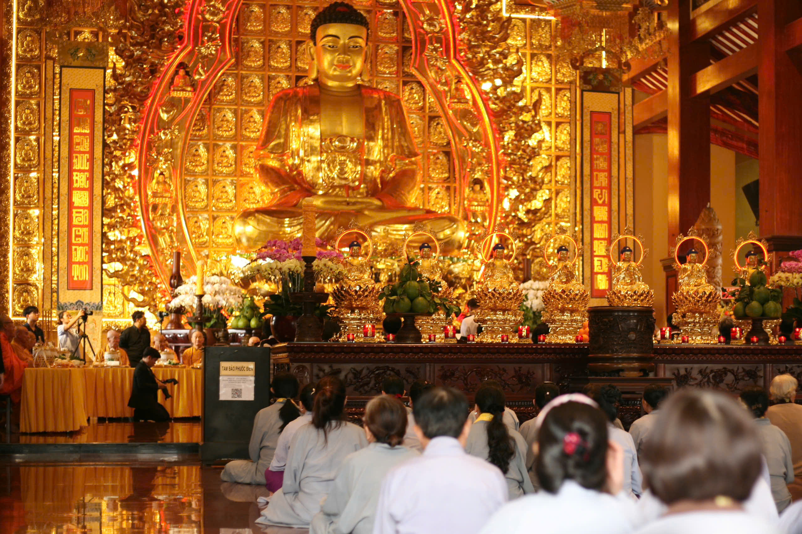 Thứ trưởng Ngoại giao Thái Lan dâng Y Kathina tại Việt Nam - Ảnh 3.