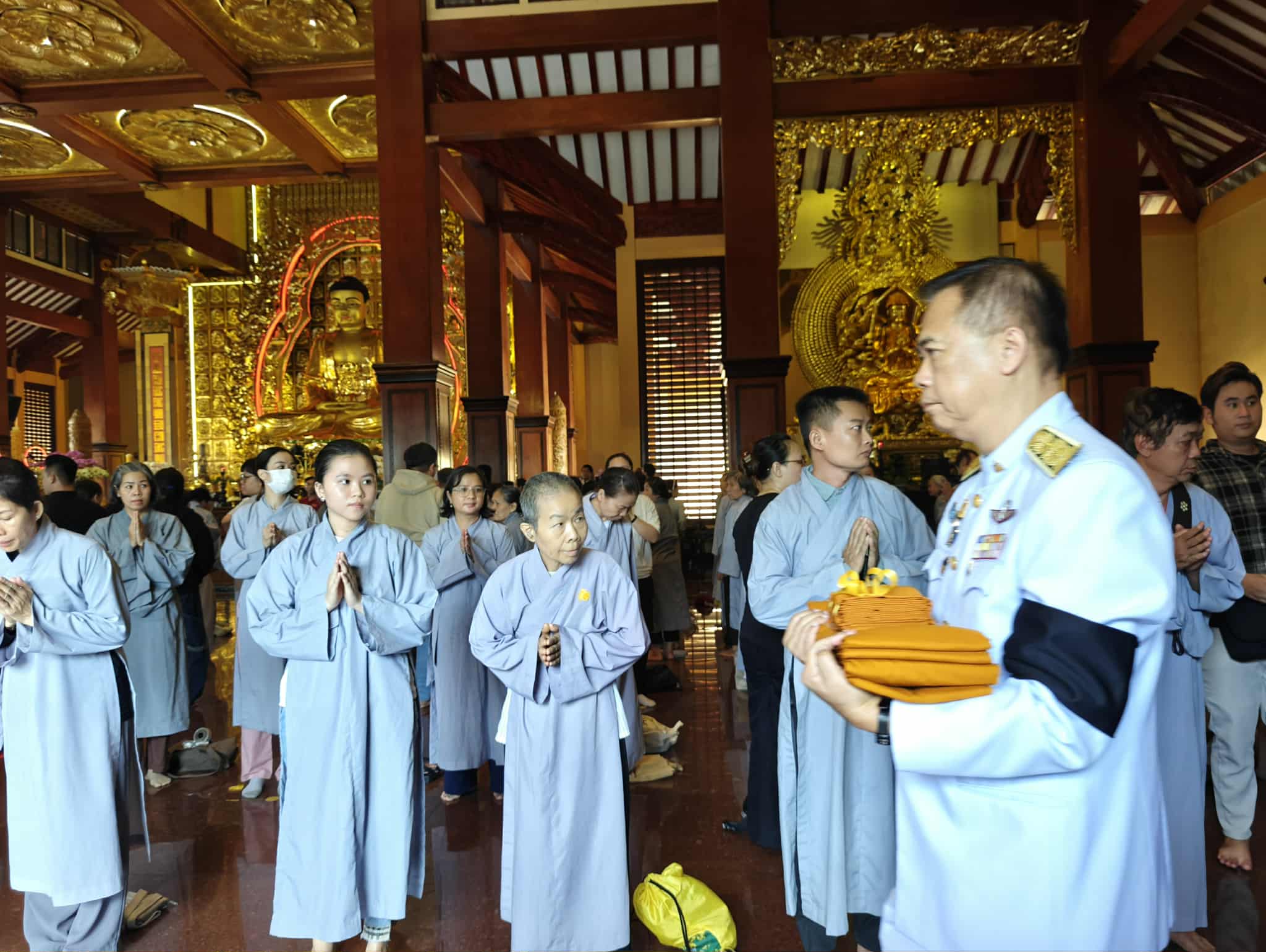 Thứ trưởng Ngoại giao Thái Lan dâng Y Kathina tại Việt Nam - Ảnh 8.