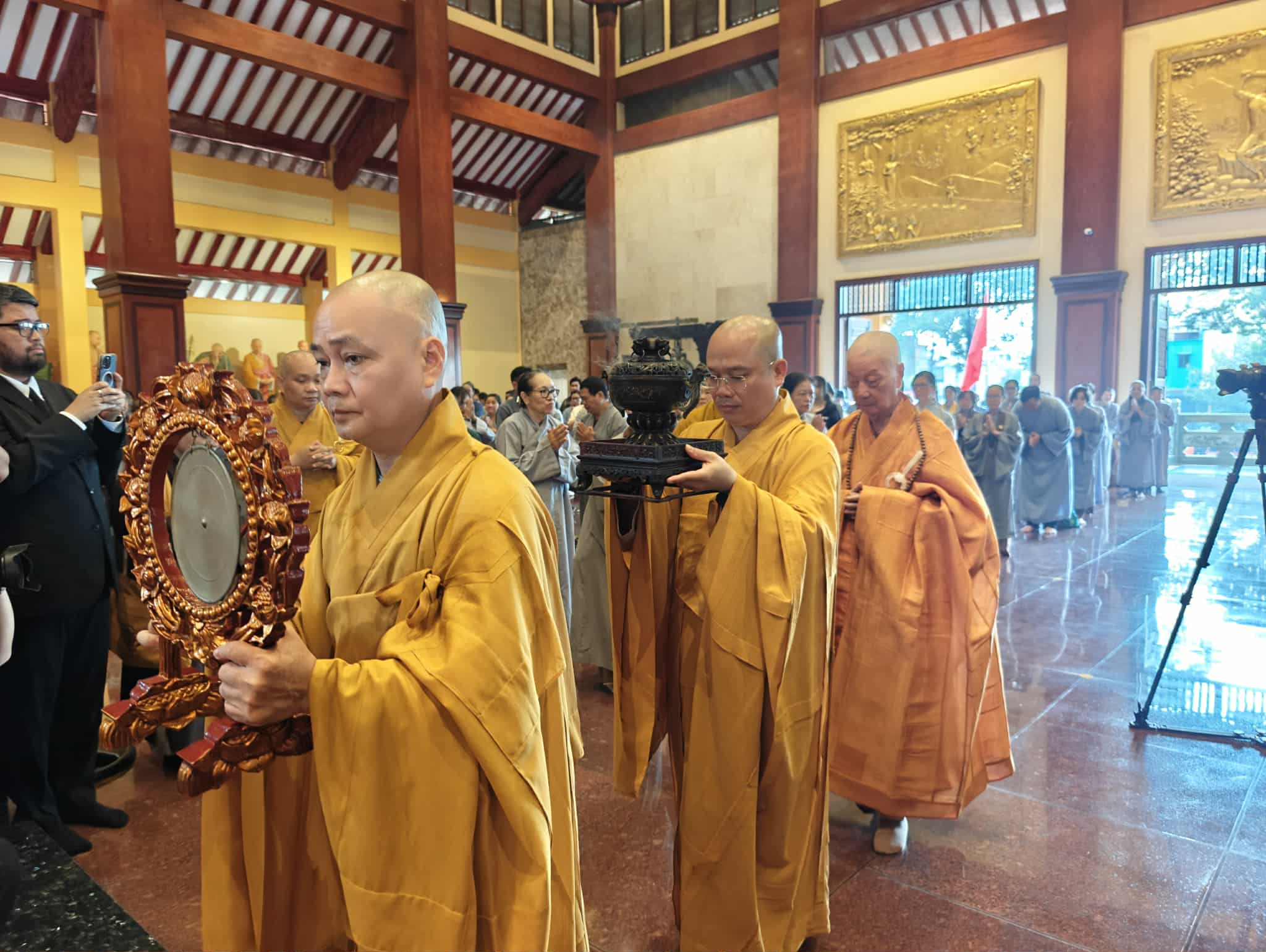 Thứ trưởng Ngoại giao Thái Lan dâng Y Kathina tại Việt Nam - Ảnh 11.