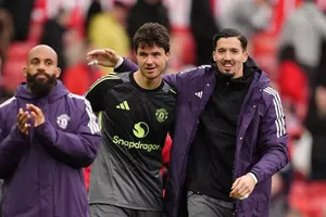 Lammens tiết lộ khác biệt lớn trong phòng thay đồ MU từ thời Onana