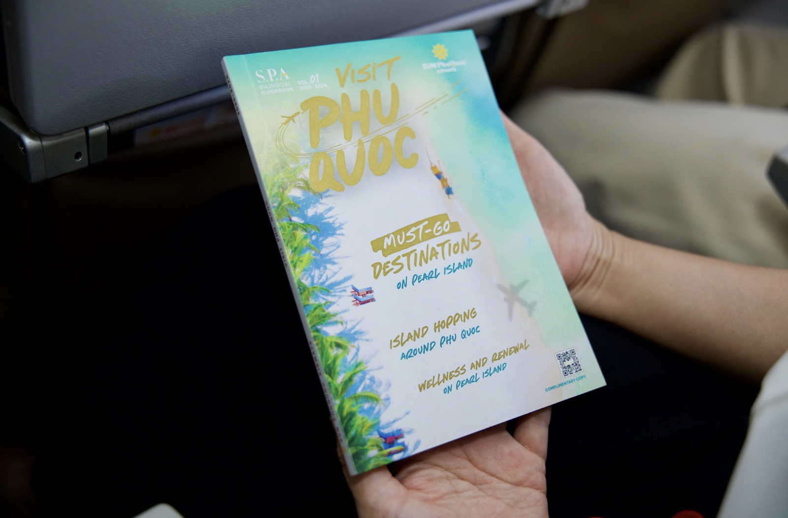 Khách được phục vụ bánh Maison Kayser và nghe violin trên chuyến bay đầu tiên của Sun PhuQuoc Airways - 7