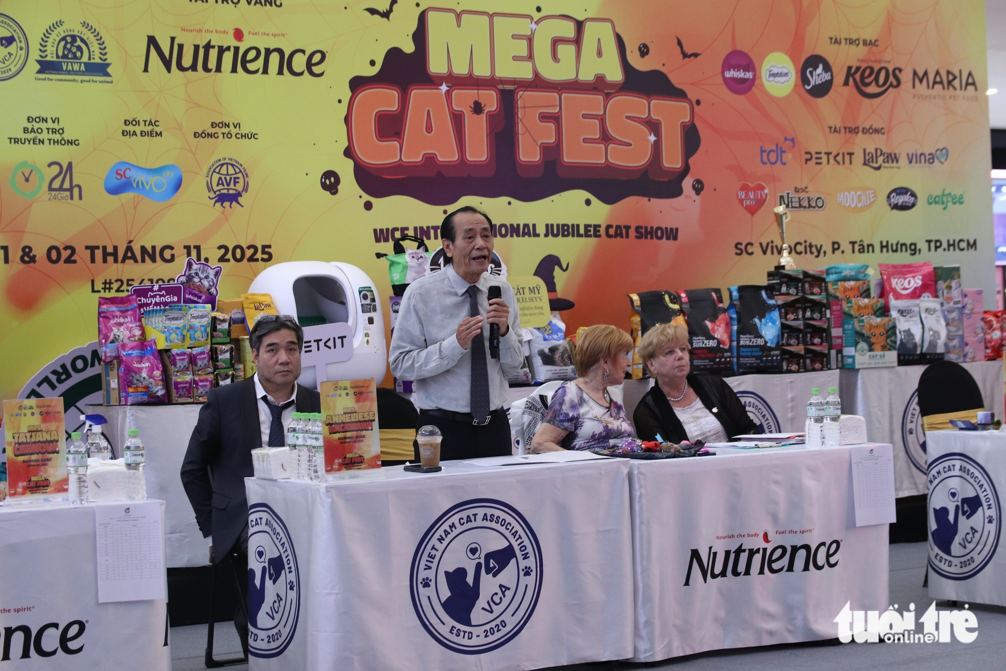 Chú mèo xấu nhất thế giới 'dắt' cả gia đình đến TP.HCM thi Hoa hậu mèo quốc tế Việt Nam 2025 8 Chú mèo xấu nhất thế giới 'dắt' cả gia đình đến TP.HCM thi Hoa hậu mèo quốc tế Việt Nam 2025 - Ảnh 8.