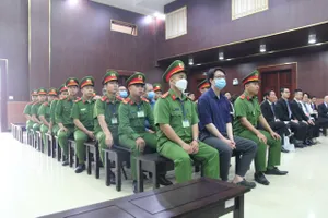 Luật sư của 1 bị cáo người nước ngoài đề nghị cho thân chủ hưởng tình tiết "phạm tội do lạc hậu"