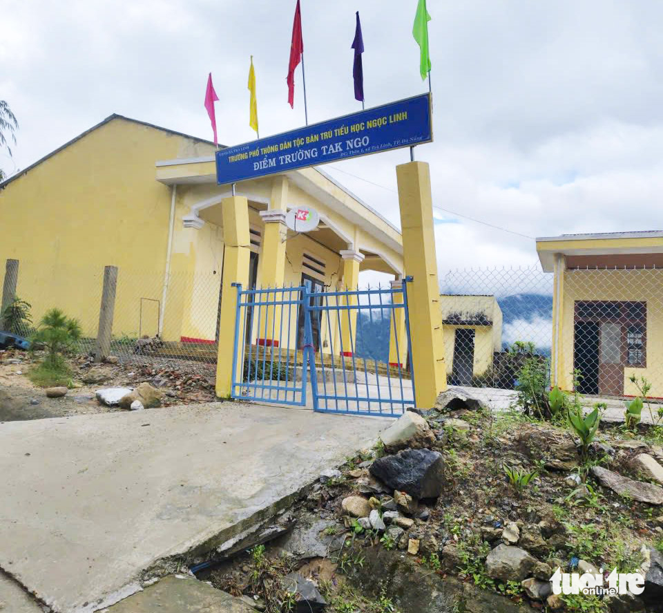 Nền nứt toác, sụt lún, điểm trường miền núi Đà Nẵng nguy cơ sập 5 sụt lún - Ảnh 5.