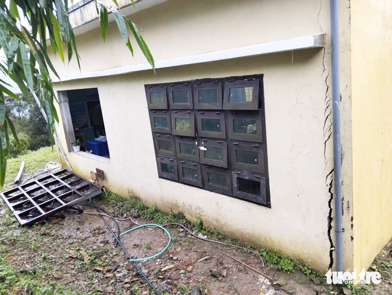 Nền nứt toác, sụt lún, điểm trường miền núi Đà Nẵng nguy cơ sập 6 Nền nứt toác, sụt lún, điểm trường miền núi Đà Nẵng nguy cơ sập - Ảnh 6.