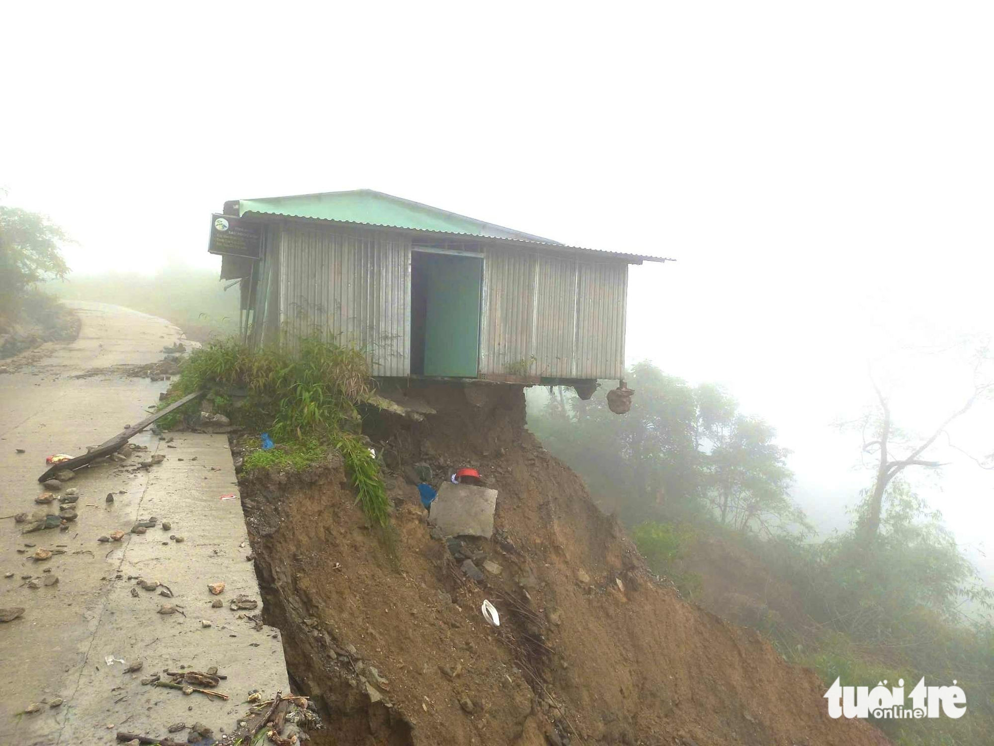 Nền nứt toác, sụt lún, điểm trường miền núi Đà Nẵng nguy cơ sập 7 sụt lún - Ảnh 7.