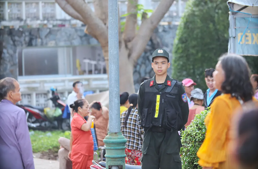 Công tác bảo đảm an ninh, an toàn được triển khai chặt chẽ, giúp người dân yên tâm tham gia các hoạt động tại lễ giỗ Anh hùng Nguyễn Trung Trực 4.JPG