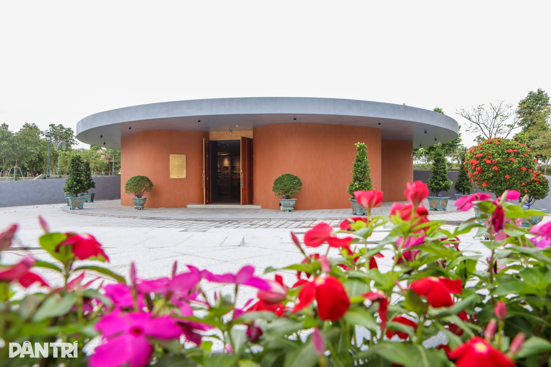 Nơi tưởng niệm người điệp viên hoàn hảo của cách mạng Việt Nam - 13 Nơi tưởng niệm người điệp viên hoàn hảo của cách mạng Việt Nam - 13