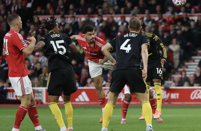 Man United nối dài mạch bất bại, Nottingham Forest rơi chiến thắng sân nhà - Ảnh 3.