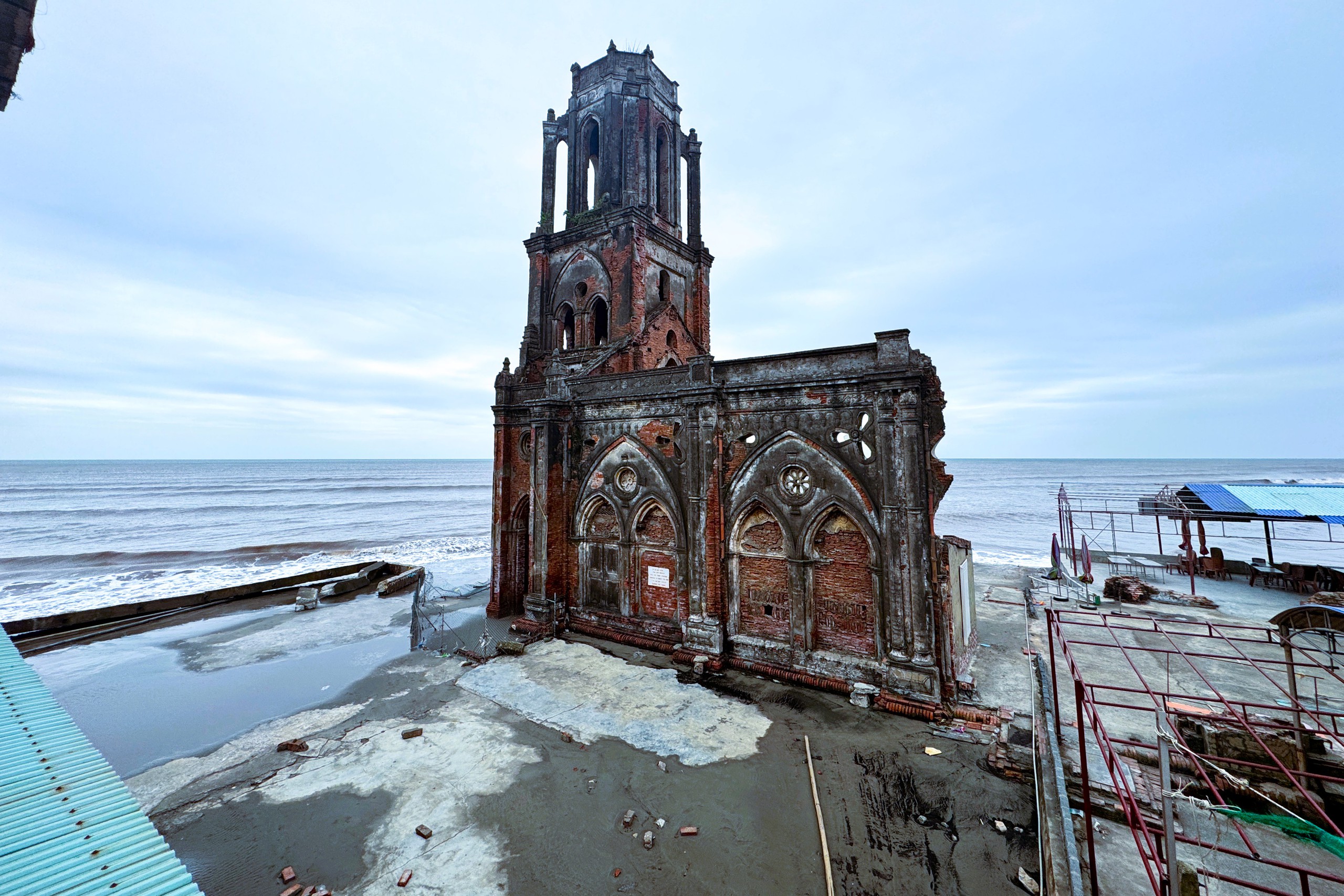 Nhà thờ đổ Hải Lý độc nhất vô nhị ở Việt Nam- Ảnh 2.