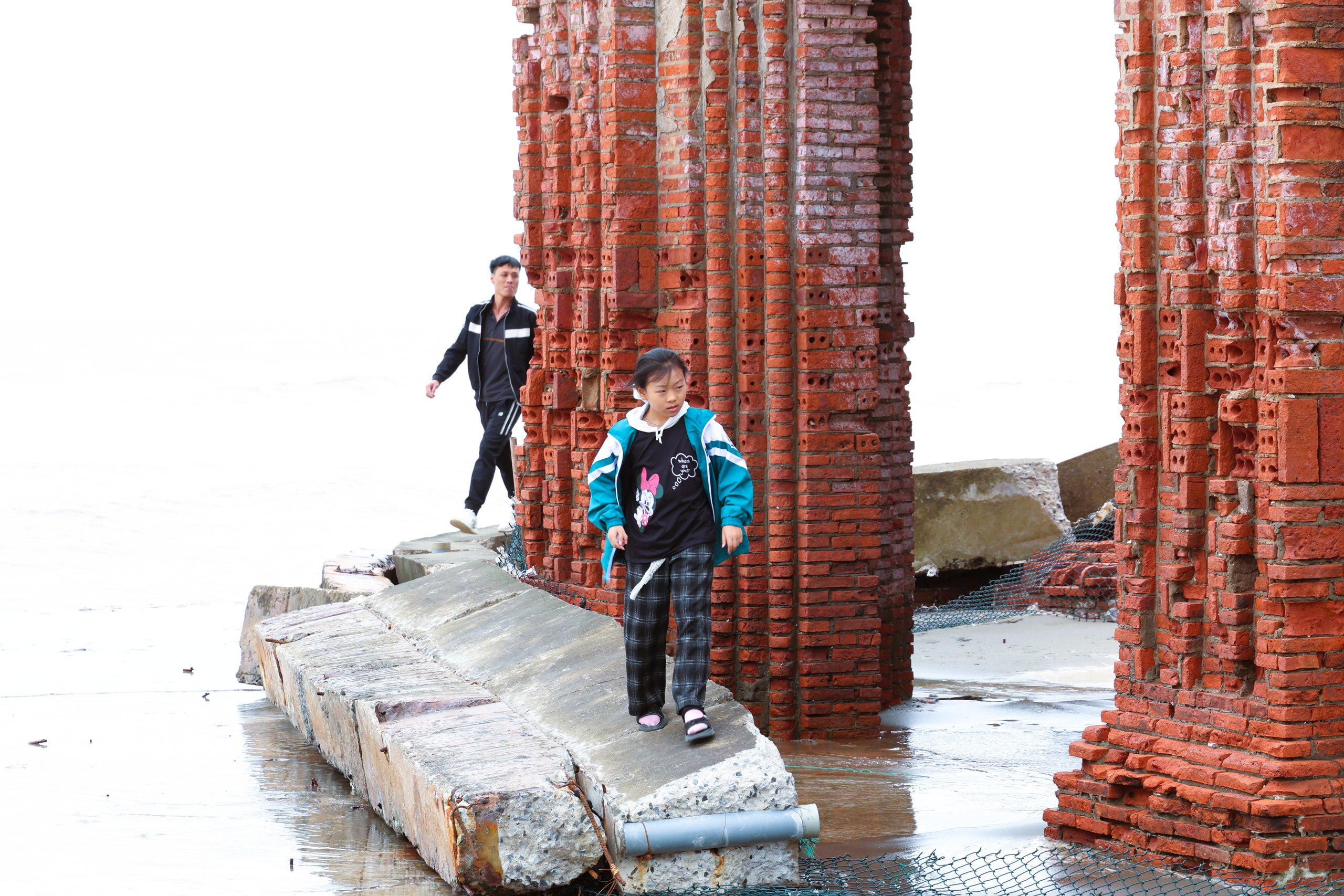 Nhà thờ đổ Hải Lý độc nhất vô nhị ở Việt Nam- Ảnh 10.