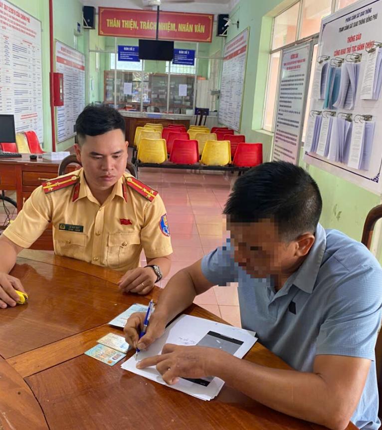 Tài xế bị xử phạt từ tin báo qua Zalo 0779986060 của trưởng phòng CSGT- Ảnh 2.