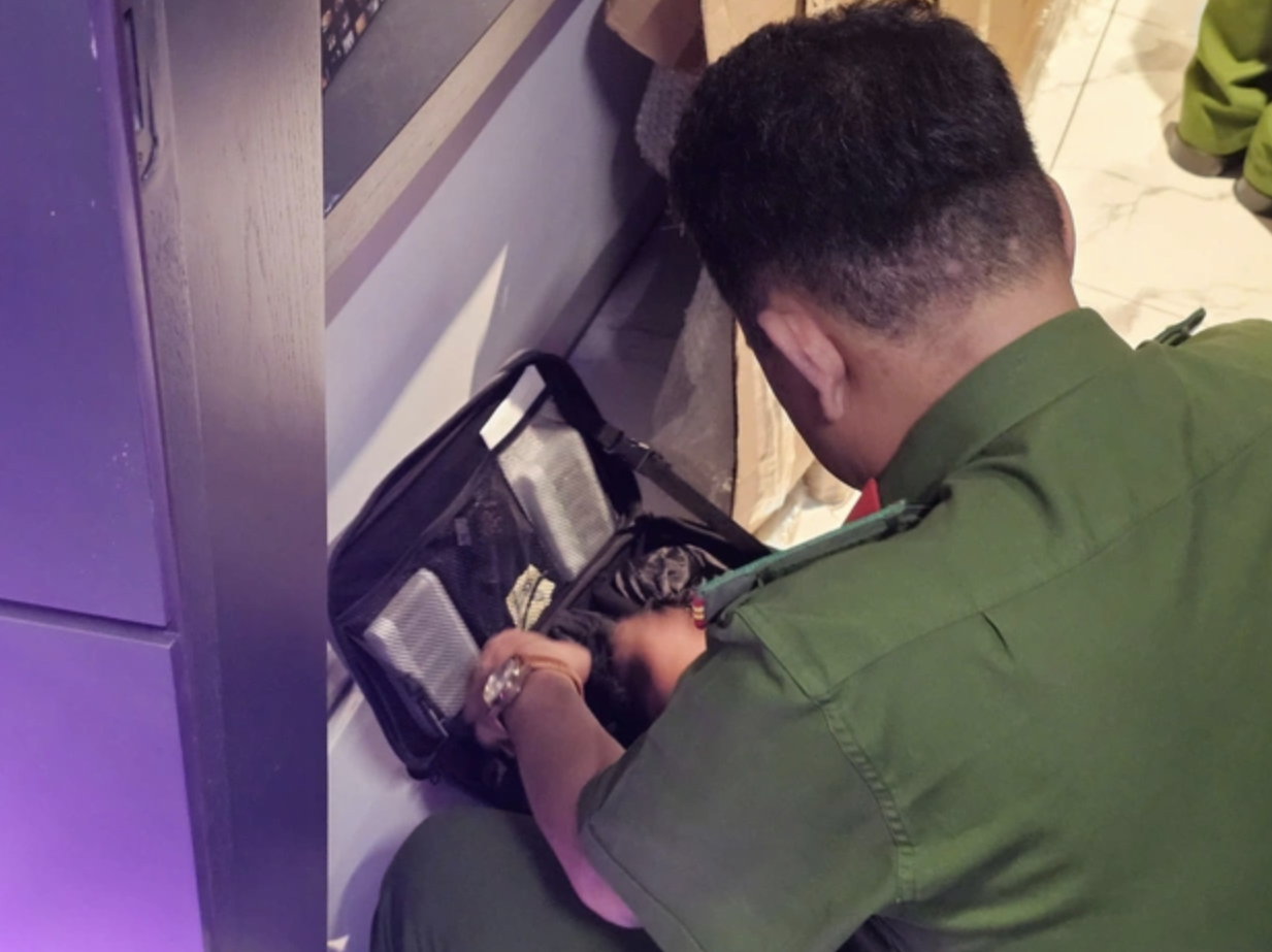 Ngân 98, Lương Bằng Quang và phi vụ đưa 8 tỉ đồng Ngân 98, Lương Bằng Quang và phi vụ đưa 8 tỉ đồng