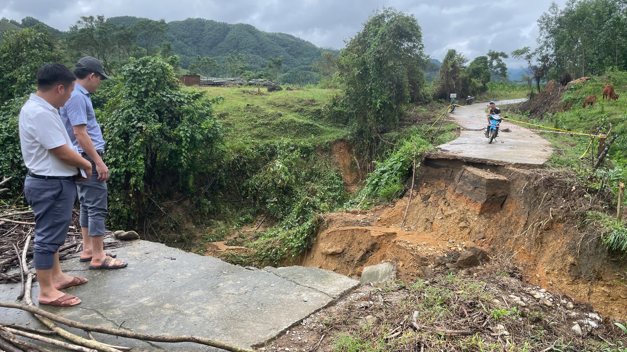 Đà Nẵng, Quảng Ngãi ứng phó nguy cơ lũ chồng lũ - Ảnh 5.