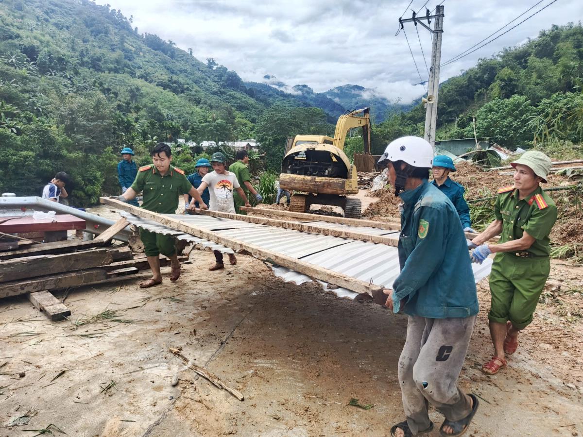 Đà Nẵng, Quảng Ngãi ứng phó nguy cơ lũ chồng lũ - Ảnh 7.