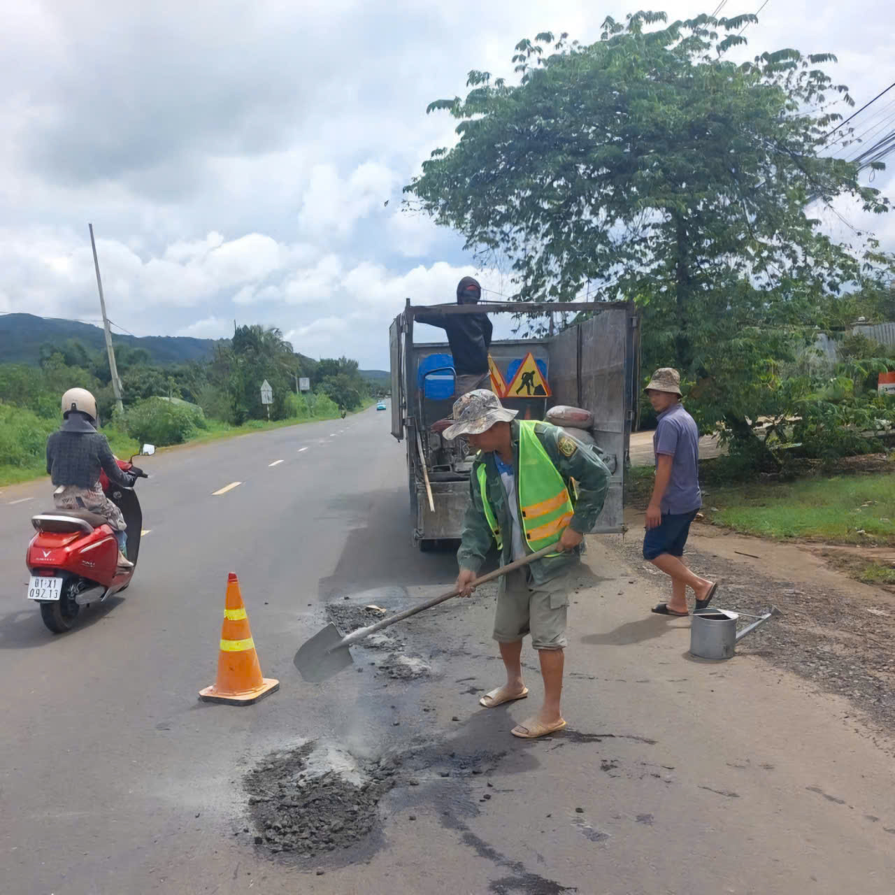 QL14 xuống cấp nghiêm trọng, hàng loạt ‘bẫy tử thần’ rình rập người đi đường - Ảnh 3.