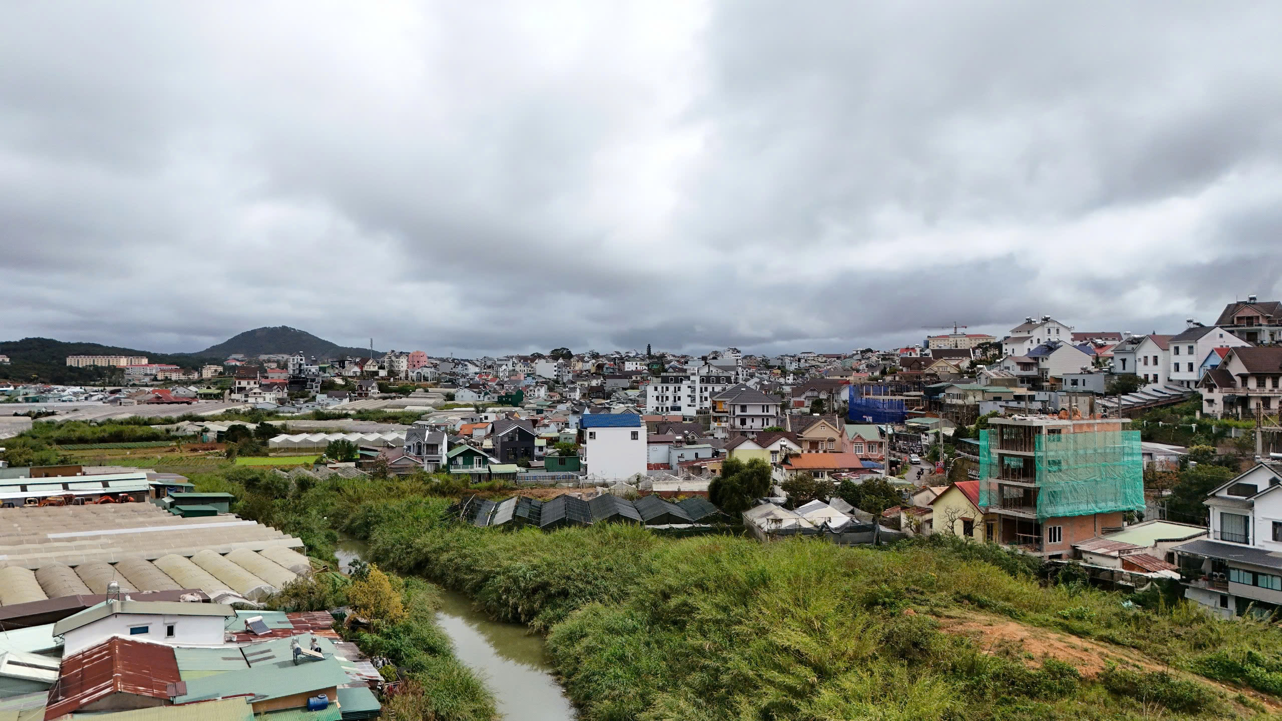 Người dân Đà Lạt tự tháo dỡ nhà, giao mặt bằng để tiếp tục thi công đường - Ảnh 4.