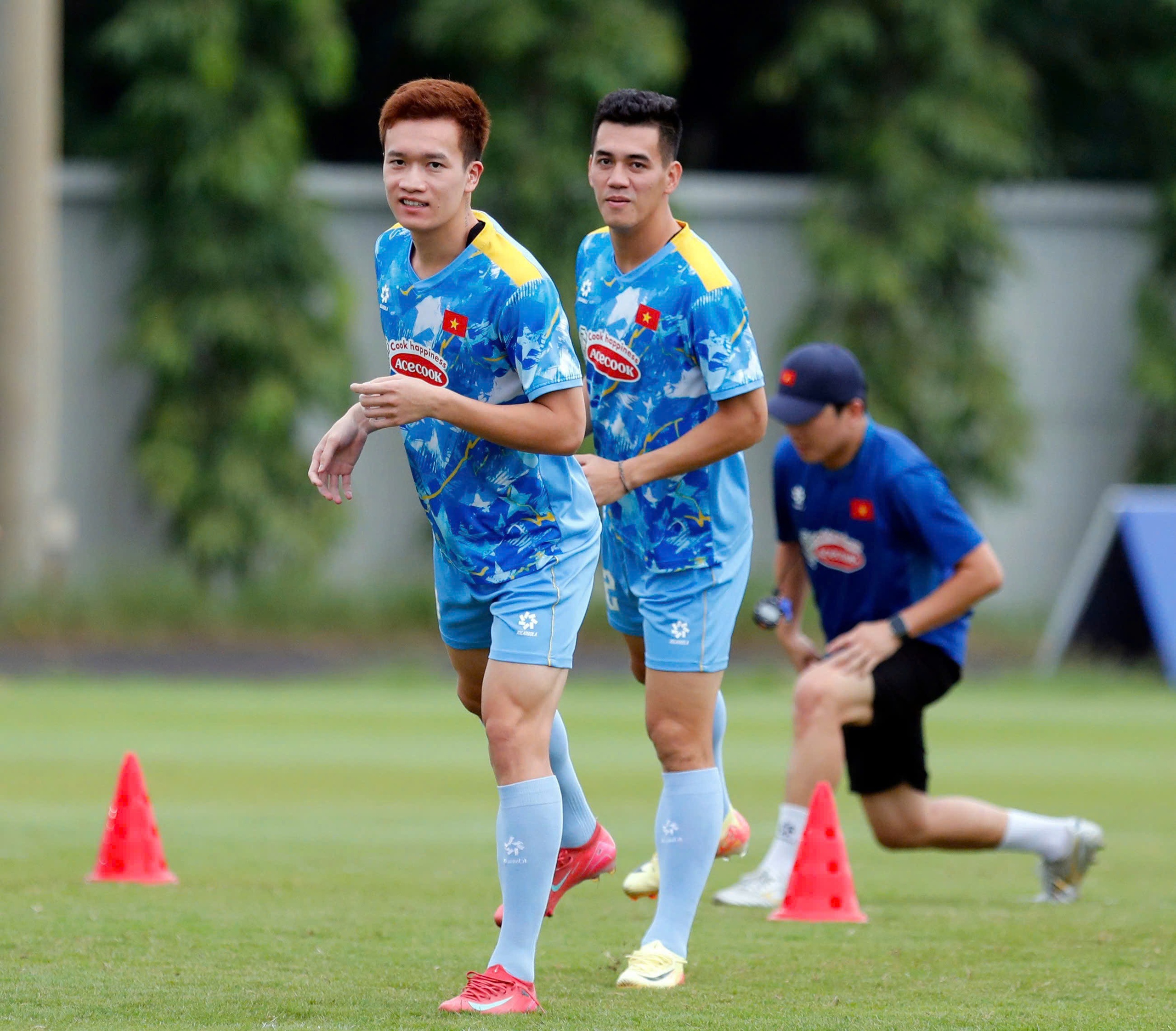 Tiến Linh bất ngờ nhắc tới HLV Lê Huỳnh Đức: 'Ông là huyền thoại' - Ảnh 2.